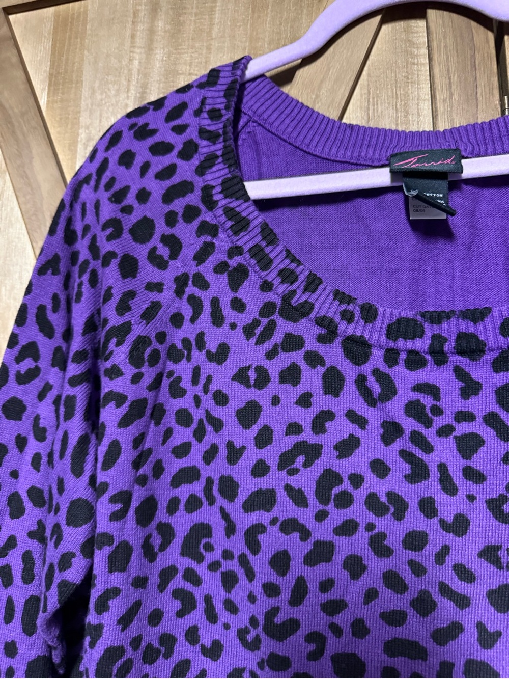 Torrid Vintage GUC Purple Leopard Print Scoop Neck Women Sweater Size 1 PTP 24 - Picture 2 of 2
